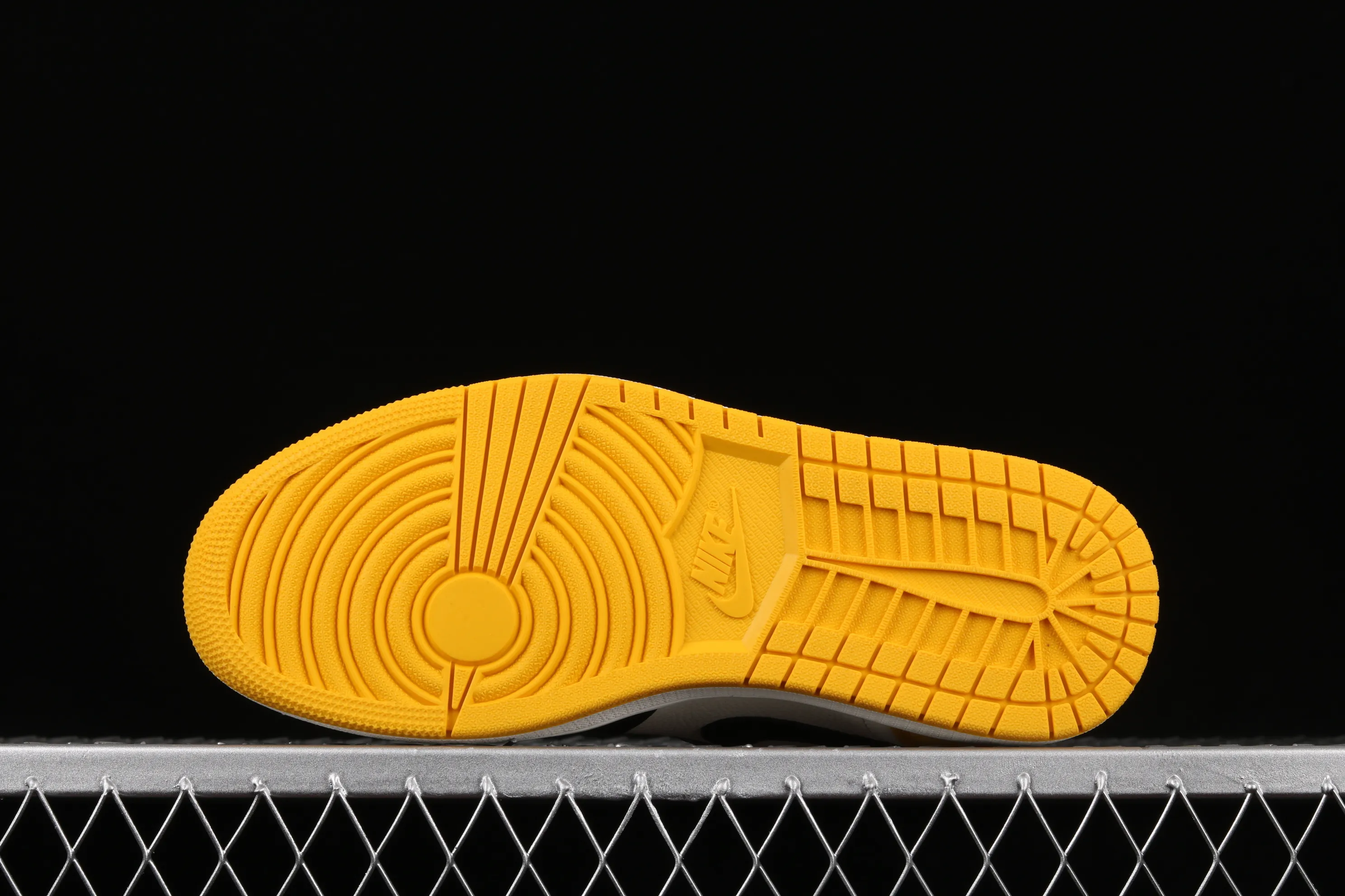 All categories Air Jordan Jordan series basketball shoes Air Jordan 1 High Air Jordan 1 Retro High OG "Yellow Toe" AJ1 Joe 1 new black and yellow toe AR1020-700